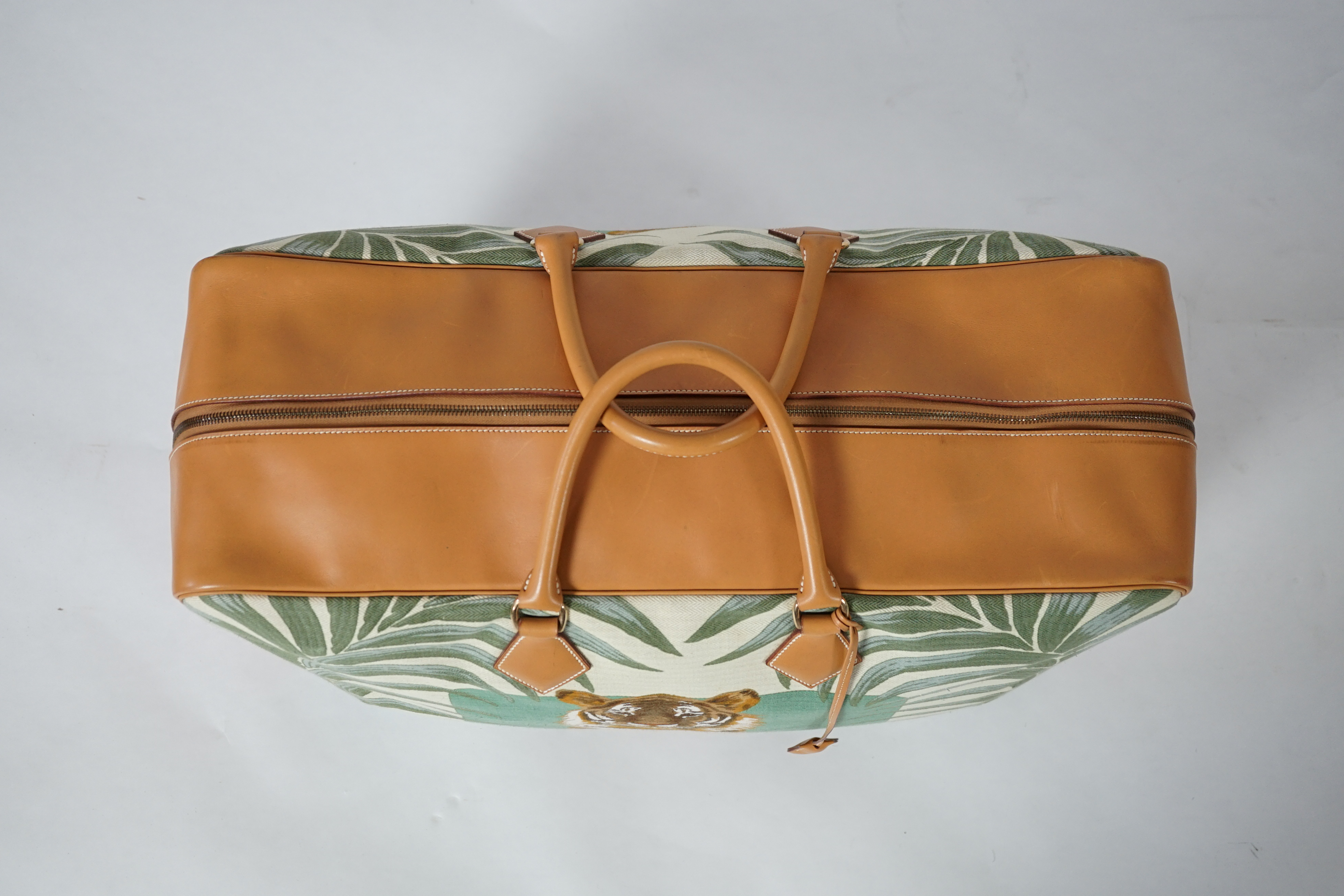 A Hermès Royal Tiger Plume 60 travel bag in leather and linen, height 37cm, width 57cm, depth 22cm